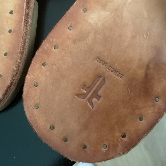 Frye flat sandals black suede 6 1/2 B - Picture 4 of 5